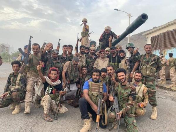 بن لزرق: نرفض رفضا قاطعا تسليم المجلس الانتقالي المواقع التي سيطر عليها لهذا السبب!