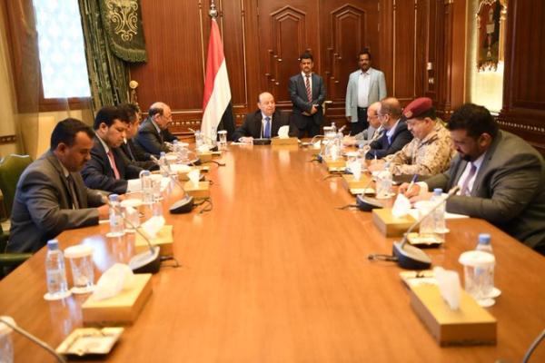 في أول ظهور للرئيس هادي عقد اليوم اجتماع استثنائي مع الحكومة بشأن احداث عدن، واصدر توجيه (هام)