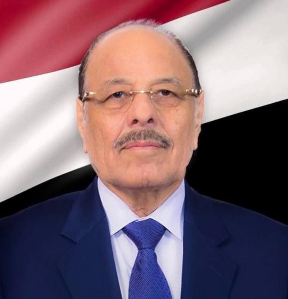 الفريق علي محسن الاحمر يجري اتصال هاتفي بمحافظ شبوة.. وهذا ما قاله !