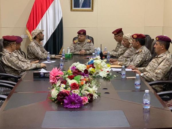 وزارة الدفاع اليمنية: أكثر من 300 قتيل وجريح من الجيش والمدنيين في غارات جوية إماراتية