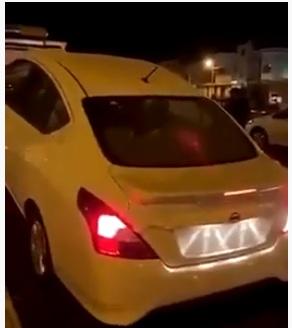 فيديو مؤثر لمواطنين سعوديين يهدون صديقهم سيارة جديدة بعد تعرض مركبته لحادث