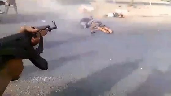 شاهد فيديو مروع... لإعدام جماعي نفذته مليشيات في عدن 