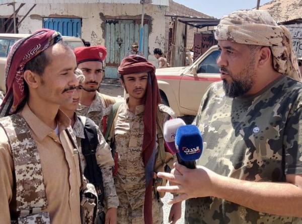 محمد العرب يكشف عن مفاجئة حول قائد عسكري كبير اعلن الحوثيون انشقاقه عن الشرعية (صور)