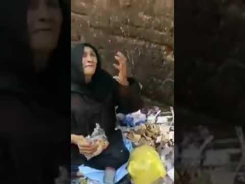فيديو الأسبوع.. امرأة تأكل من القمامة وفيها عزة نفس ترفض الصدقة
