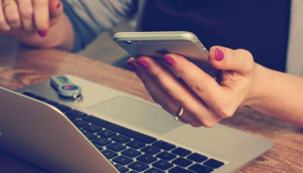 بصدفة.. امرأة تكشف عن قدرات خارقة يتمتع بها هاتف آيفون