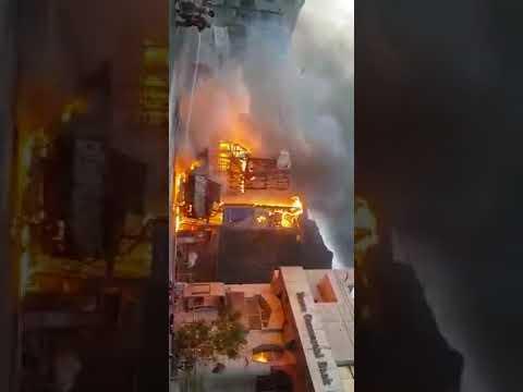 حريق هائل وكبير في المعلا بعدن قبل قليل (شاهد فيديو)