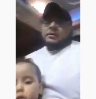 معنف الطفلة في السعودية يعتذر ويقول المقطع قديم ويكشف تفاصيله  (فيديو)