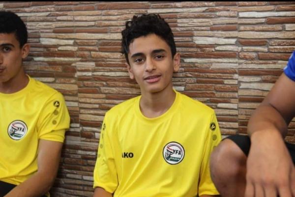 لاعب في منتخب اليمن للناشئين يوجه صفعه لتوكل كرمان ويرفض استلام جائزتها