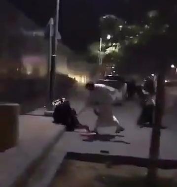 رجل يعتدي على بنت في السعودية ويضربها بعنف.. وهاشتاج يتصدر تريند