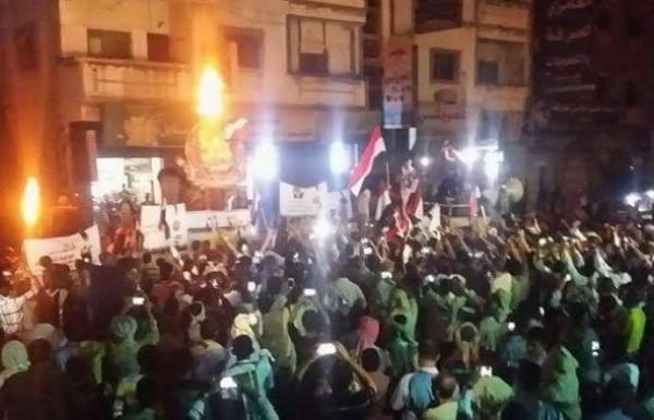 هذا ما حدث الليلة الماضية في ميدان التحرير بصنعاء.. واغضب الجماهير التي حضرت حفل ايقاد الشعلة وردة فعلهم