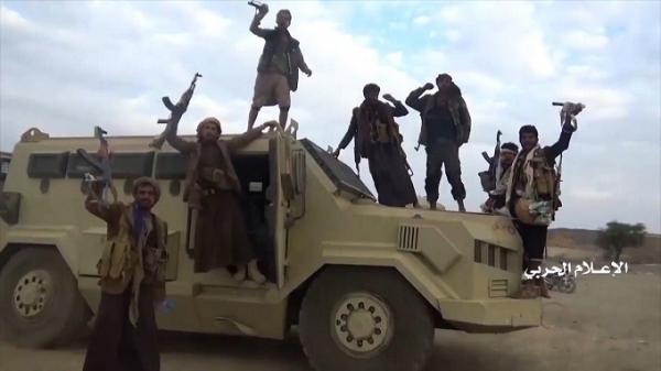مقاتل حوثي يكشف من غير أن تشعر قناة المسيرة عن مكان العملية العسكرية التي اعلن الحوثيون أنها في نجران 