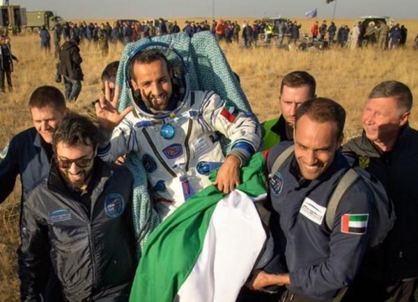 رائد الفضاء الإماراتي هزاع المنصوري يعود إلى الأرض بعد 8 أيام قضاها في الفضاء