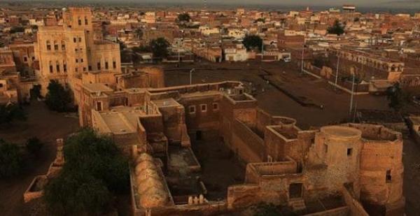 جماعة الحوثي تداهم المحال التجارية بزبيد وتصادر مبالغ مالية