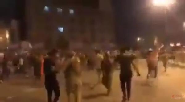 أقوى فيديو من العراق يكشف حجم التظاهرات الكبيرة والقمع العنيف للمتظاهرين