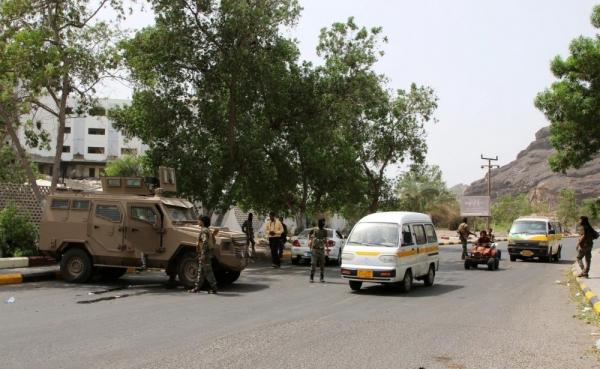 صحيفة: جهود سعودية حثيثة تنزع فتيل الأزمة وتضمن عودة الحكومة الشرعية الى عدن