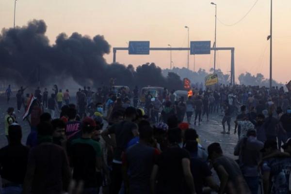 رويترز: 18 قتيلا على الأقل في احتجاجات العراق مساء أمس السبت وسط وعود جديدة