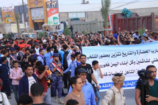 شاهد بالصورة.. من وصل إلى مدينة مأرب وخرجت الجموع الغفيرة لتحييه! 