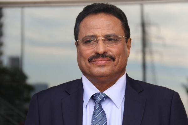 وزير بحكومة الشرعية يرد على أنباء انسحاب القوات الإماراتية من قواعد في عدن !