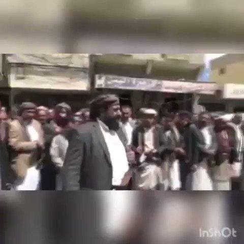 شيخ قبلي يفاجئ الجميع أمام حشد كبير ومبعوثين عبدالملك الحوثي «انا فداء لعفاش» (فيديو)