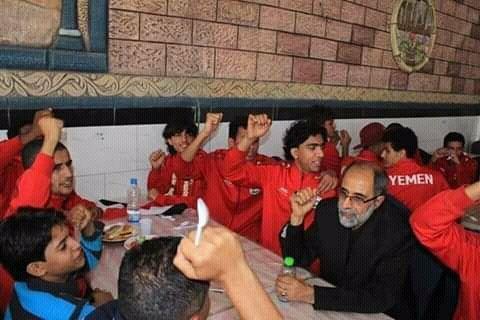 بالصورة: انزعاج حسن زيد بصنعاء من منتخب الناشئين