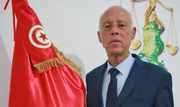 بعدما أعلن التلفزيون الرسمي في تونس فوزه.. من هو قيس سعيد رئيس تونس الجديد؟