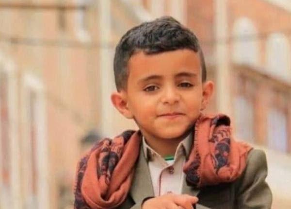 الطفل اليمني بائع الماء الذي شغل التواصل بصوته يقف اليوم الأربعاء أمام المحكمة.. والسبب !