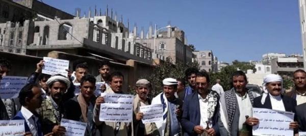 احتجاج أمام نيابة إب للمطالبة بسرعة إحالة ملف قتلة طه التويتي إلى المحكمة الجزائية المتخصصة