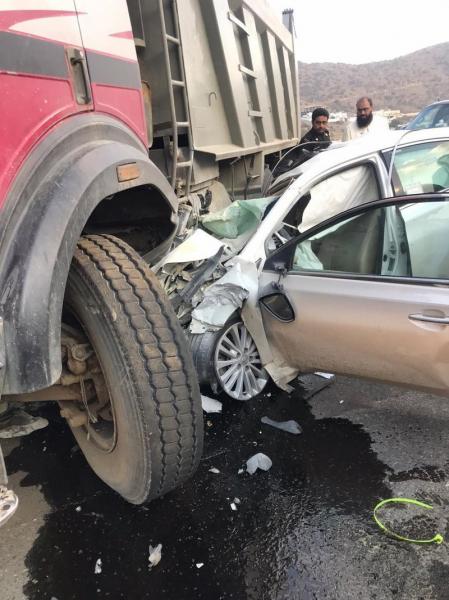 السعودية: حادث مروع لرجل مرور اثناء ذهابه إلى عمله في الباحة (صور)
