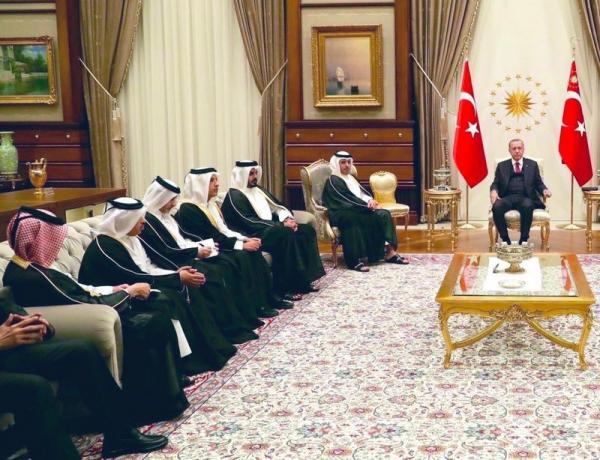 اردوغان يستقبل وفداً قطريا، ويثير استغرابهم بتصرفات مهينة !
