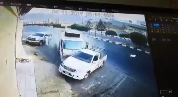فيديو يحبس الأنفاس.. نجاة شخص من الموت دهسا في عسير