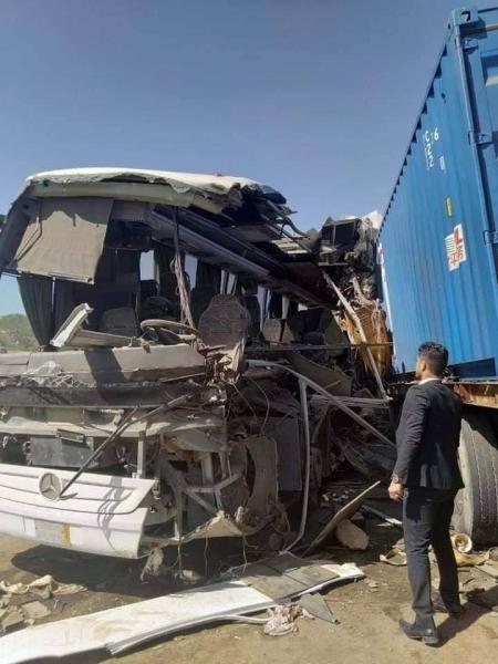 بالصور.. حادث مروع بين باص نقل جماعة وشاحنة يسفر عن مقتل 8 مسافرين بالبيضاء