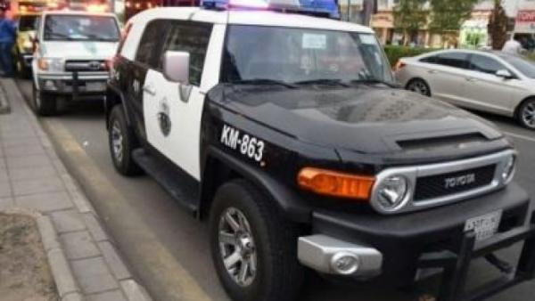 الإطاحة بوافد يمني في بيشه بسبب أدوات جنسية.. وهذا ما فعله بنساء !