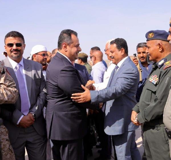 اخبار الساعة يذكر قائمة بأسماء الوزراء الذين وصلوا إلى عدن والوزراء الذين منعوا من العودة !