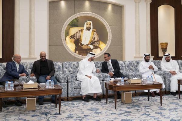 شاهد ظهور جديد لأحمد علي عبدالله صالح وإلى جانبه طارق صالح وعدد من القيادات ! (صورة)