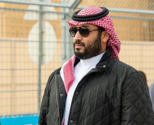 بالصور.. محمد بن سلمان يظهر بشكل مختلف وجديد بالرياض في افتتاح بطولة (شاهد)