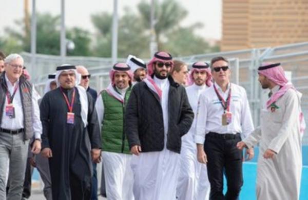 بالصور.. محمد بن سلمان يظهر بشكل مختلف وجديد بالرياض في افتتاح بطولة (شاهد) بالصور.. محمد بن سلمان يظهر بشكل مختلف وجديد بالرياض في افتتاح بطولة (شاهد)