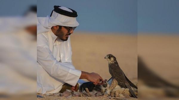 شقيق أمير قطر يزور جزيرة متنازع عليها بين الإمارات وإيران وينشر صورا وهو يقوم بهذا العمل (صورة)