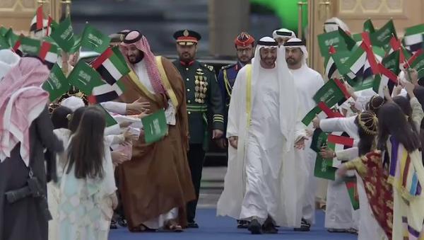 محمد بن زايد يقوم بتصرف مثير بعد وقوعه في خطأ غير مقصود (فيديو)