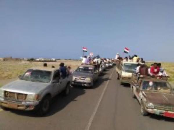 حشود ضخمة تظهر علناً لأول مرة لإحياء ذكرى وفاة الرئيس السابق صالح (صور)