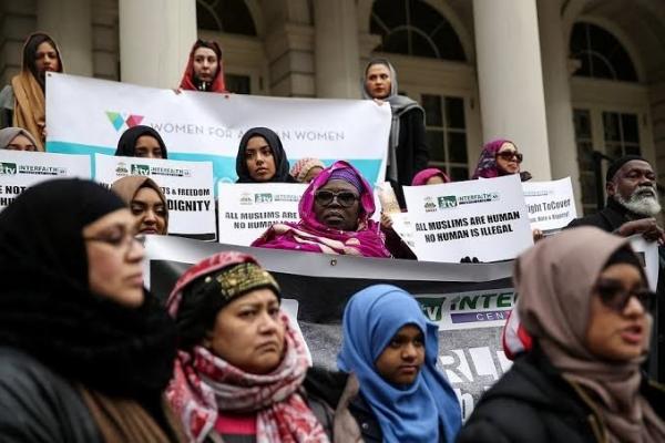 مسلمة أمريكية تحصل على تعويض 120 ألف دولار بعد إجبارها على خلع الحجاب
