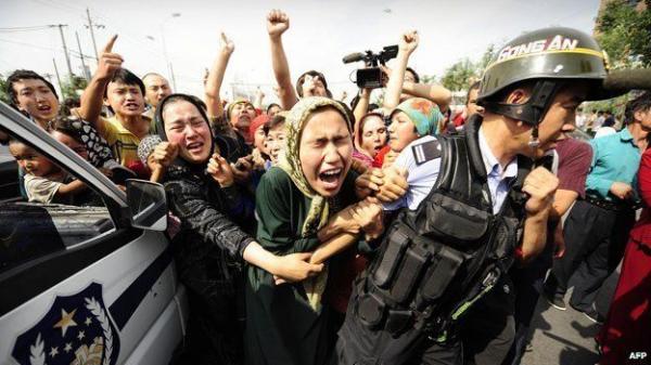 من هم الإيغور الذين تحتجز الصين مليوناً منهم؟