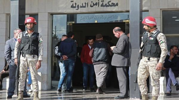 الأردن يكشف حقيقة ترحيل السعودية أردنيين بـ"ملابسهم الداخلية"