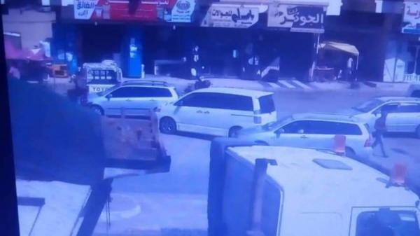 بالصور: الإطاحة بعصابة تسطو على المواطنين أمام محلات الصرافة بالمكلا