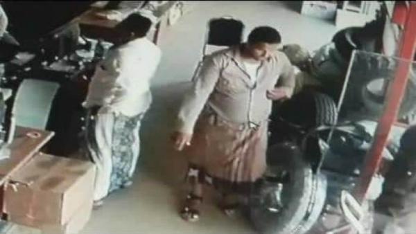 بالصور: الإطاحة بعصابة تسطو على المواطنين أمام محلات الصرافة بالمكلا