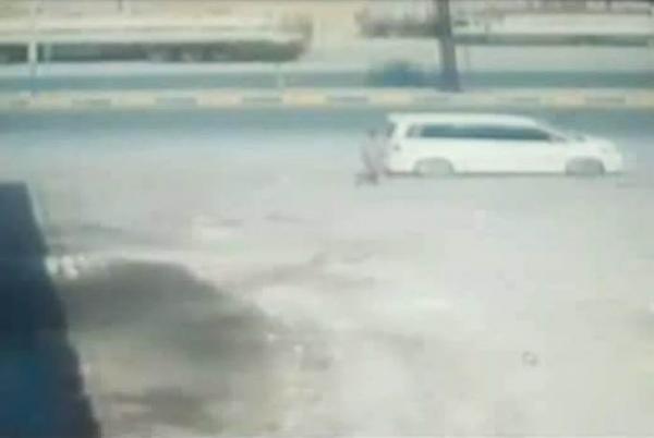 بالصور: الإطاحة بعصابة تسطو على المواطنين أمام محلات الصرافة بالمكلا