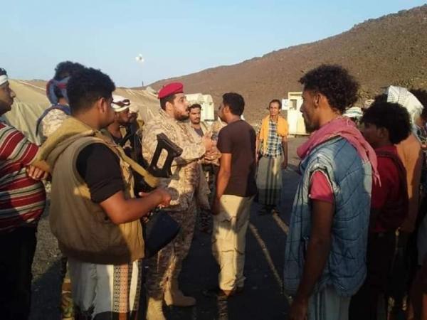 قائد عسكري يتفقد قوات النخبة التهامية في جزر زقر وحنيش الكبرى والصغرى