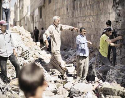 عشرات القتلى والجرحى في غارات على مدينة الباب قرب حلب