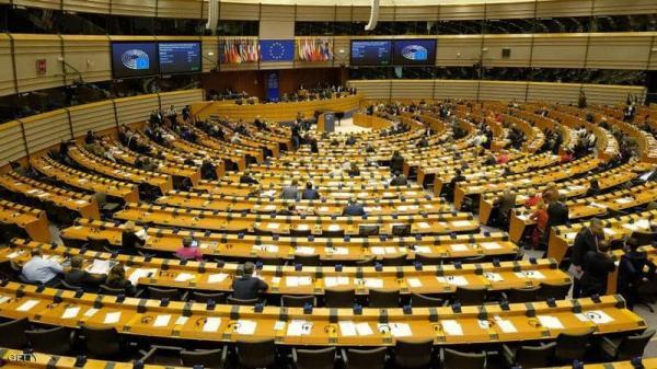 تمزيق علم تركيا داخل البرلمان الأوروبي وتركيا تعلق بقوة