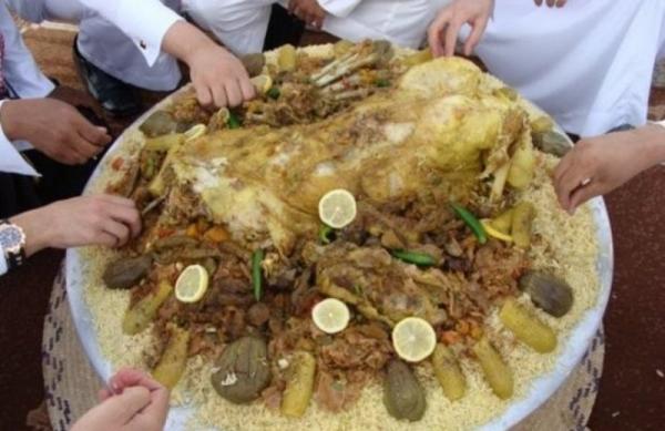 معلومة مذهلة.. تكشف: هل مذاق الطعام ألذّ حين نأكله بأيدينا؟