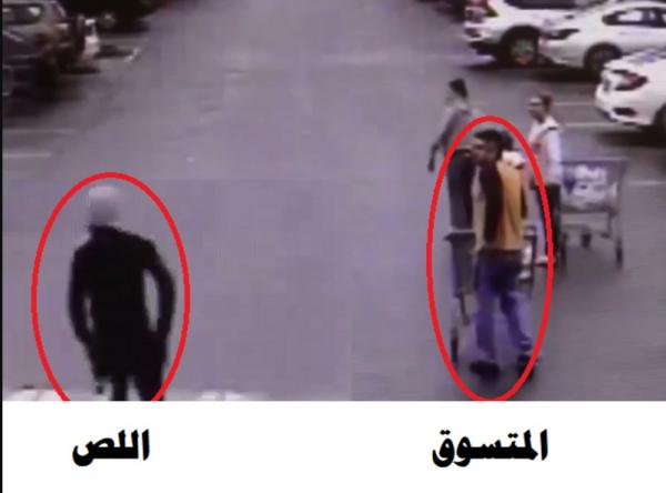 بالفيديو.. متسوق "سريع البديهة" يوقع لصًّا هاربًا بقبضة الشرطة